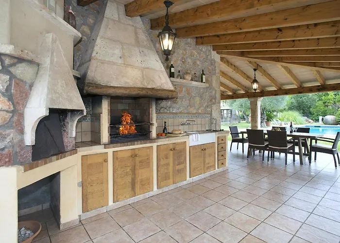 Owl Pou - Luxury Holidays In Royal Gardens *