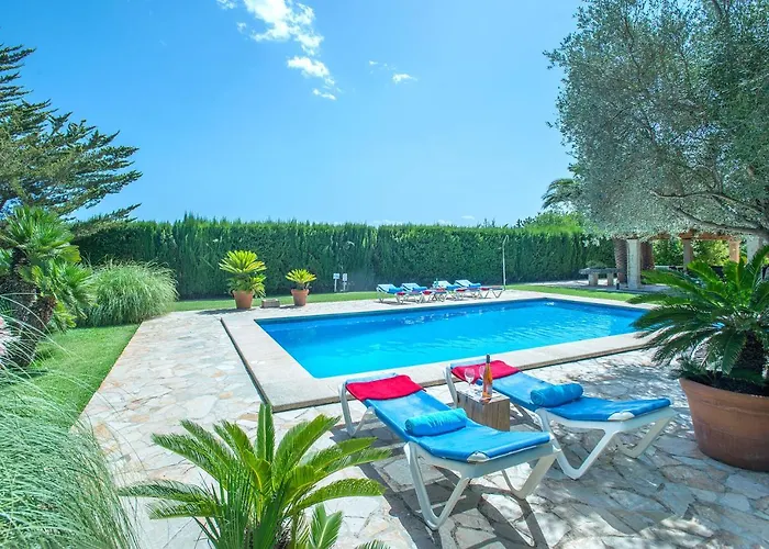 Willa Owl Pou - Luxury Holidays In Royal Gardens